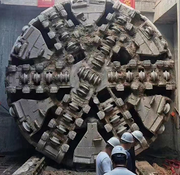 盾构机顺利出洞